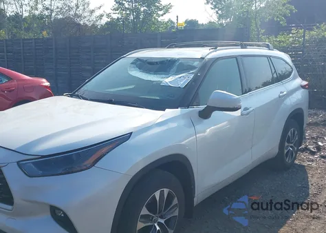 2022 Toyota Highlander Xle из США, поврежденный, VIN 5TDGZRBH9NS237845